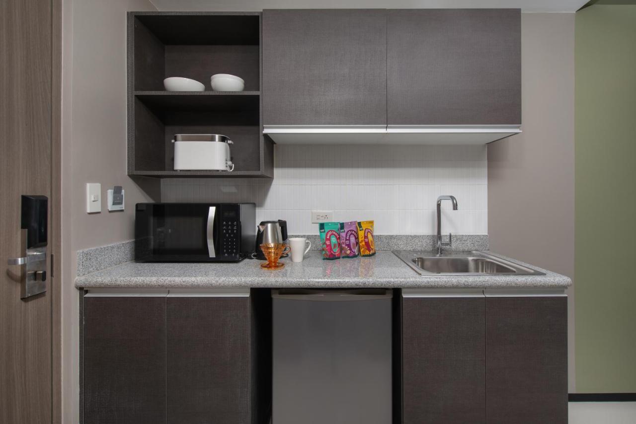 The Suites At Torre Lorenzo Malate - Managed By The Ascott Limited Манила Экстерьер фото